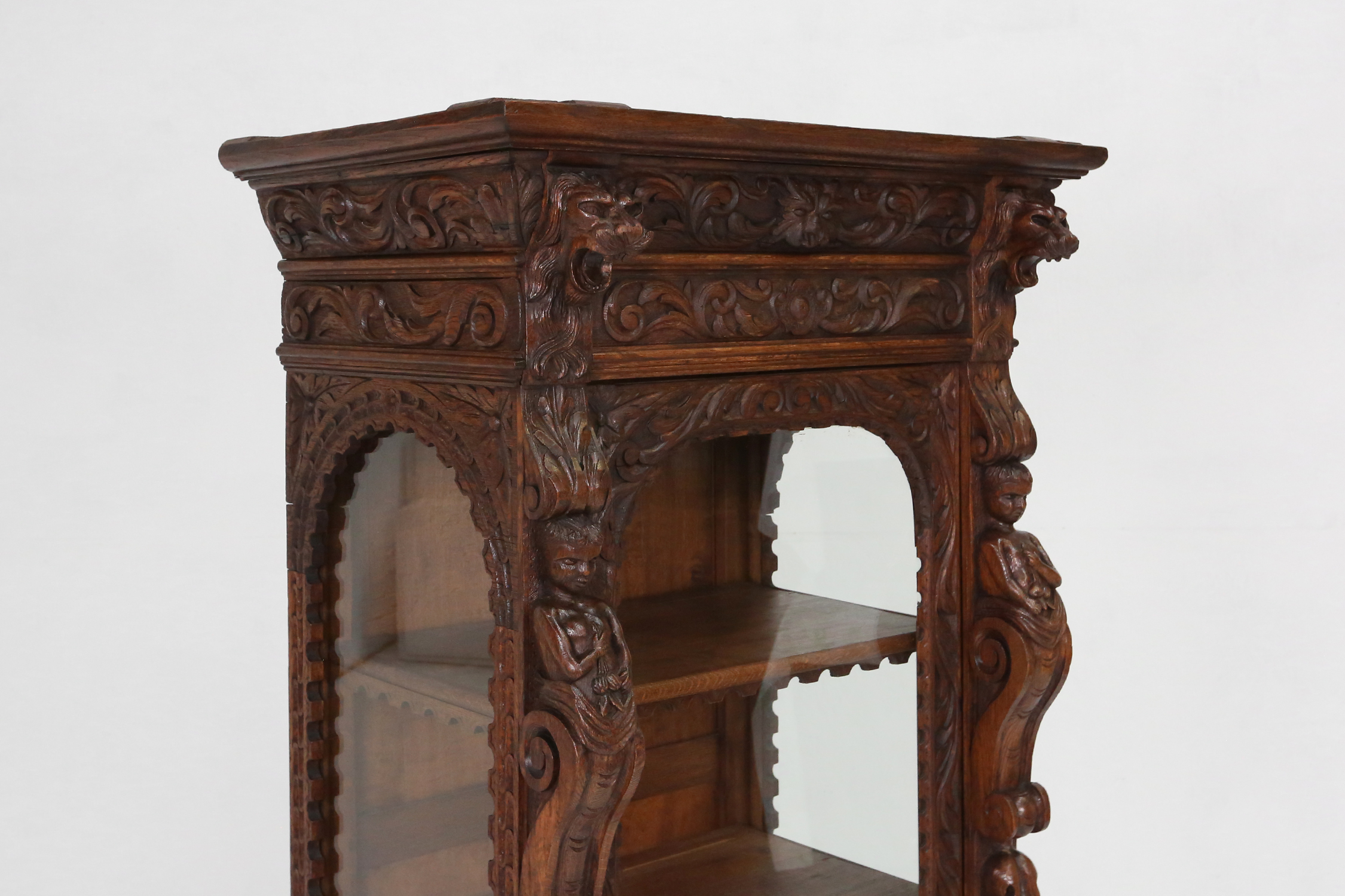 Richly decorated barok style display case in oak, Belgium 20th centurythumbnail